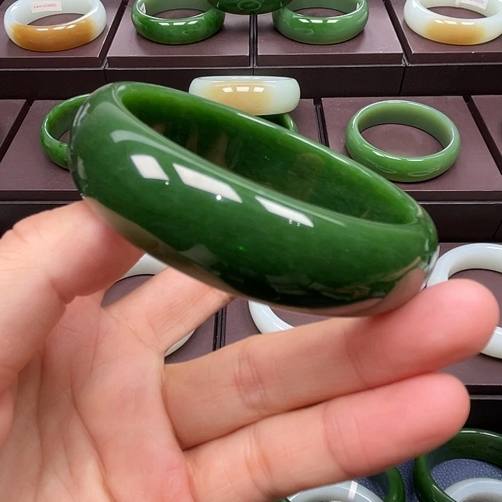 盖***盖和田玉未镶嵌手镯