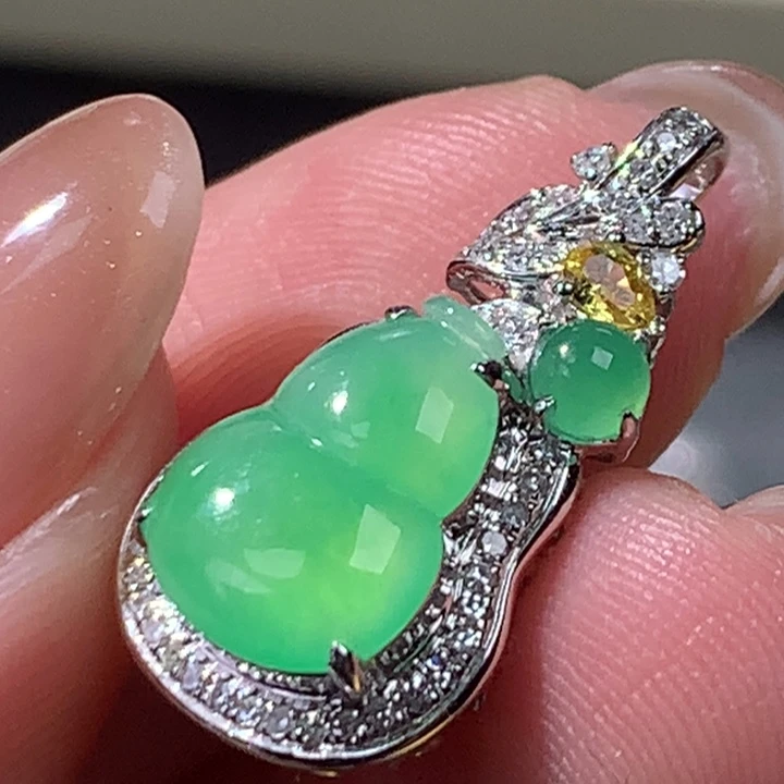 翡翠18K金镶嵌吊坠(不含链)葫芦