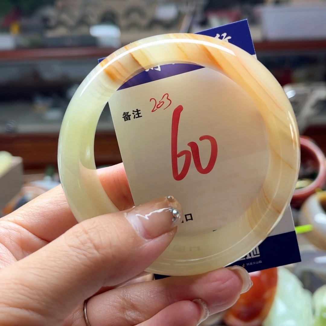 未镶嵌手镯石英岩玉