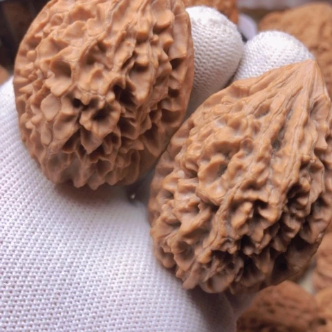 【闪购商品】桃核吊坠老鼠狮子头