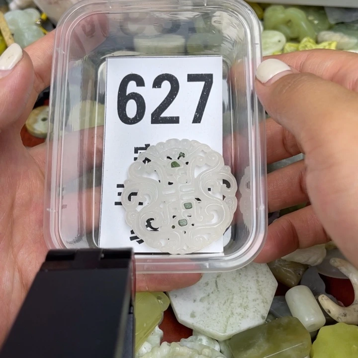 蛇纹石玉未镶嵌挂坠