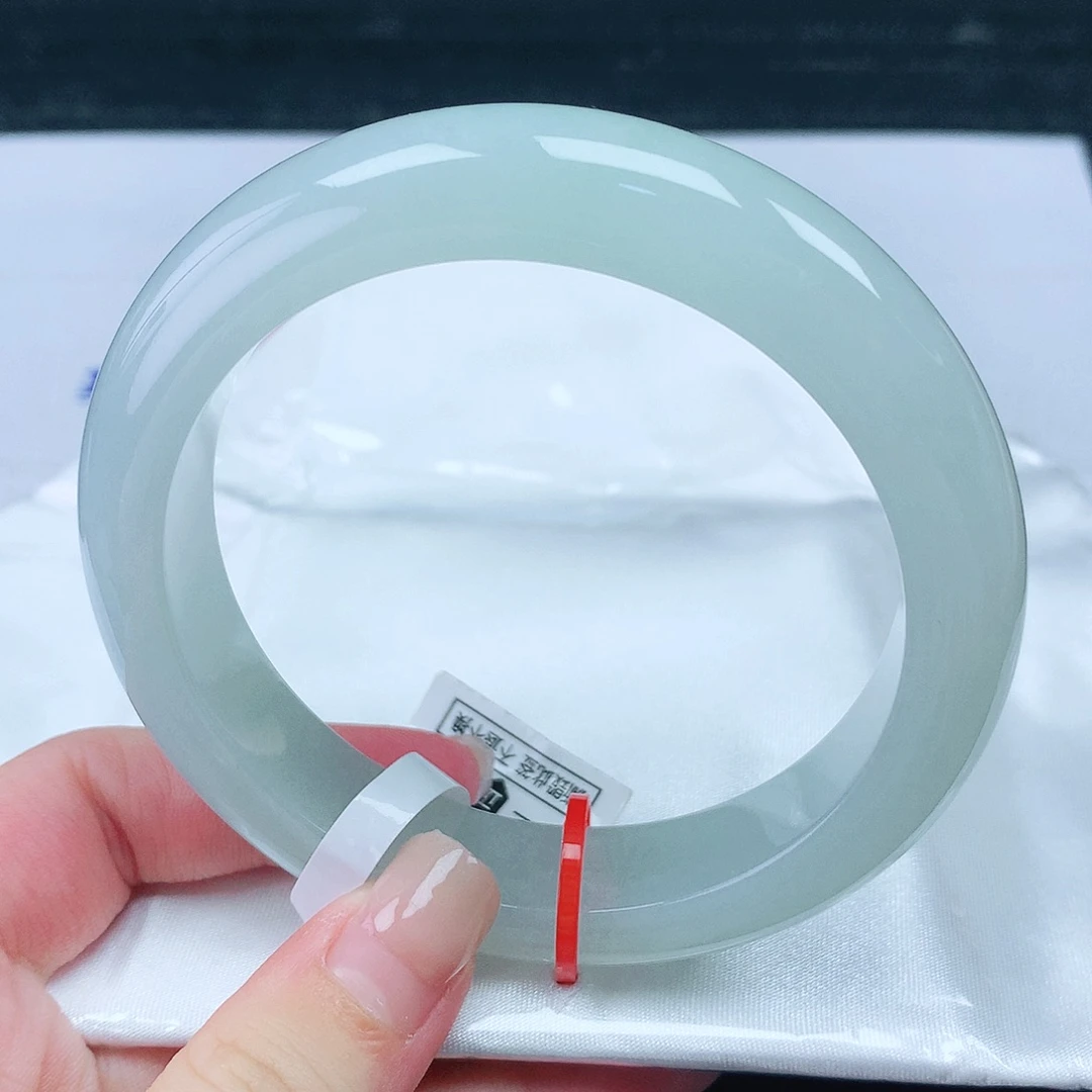 翡翠手镯未镶嵌59圈