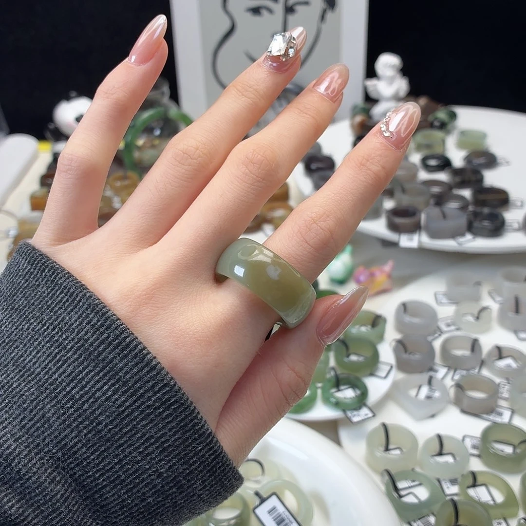 王***～和田玉（糖玉）未镶嵌戒指z140且末蓝轮胎21.0买断价