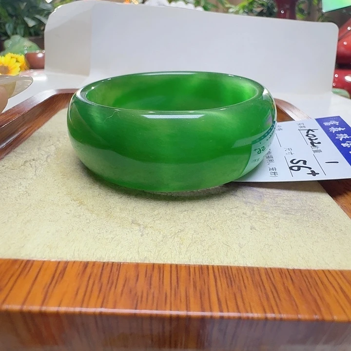 本***鞋手镯金绿宝石未镶嵌