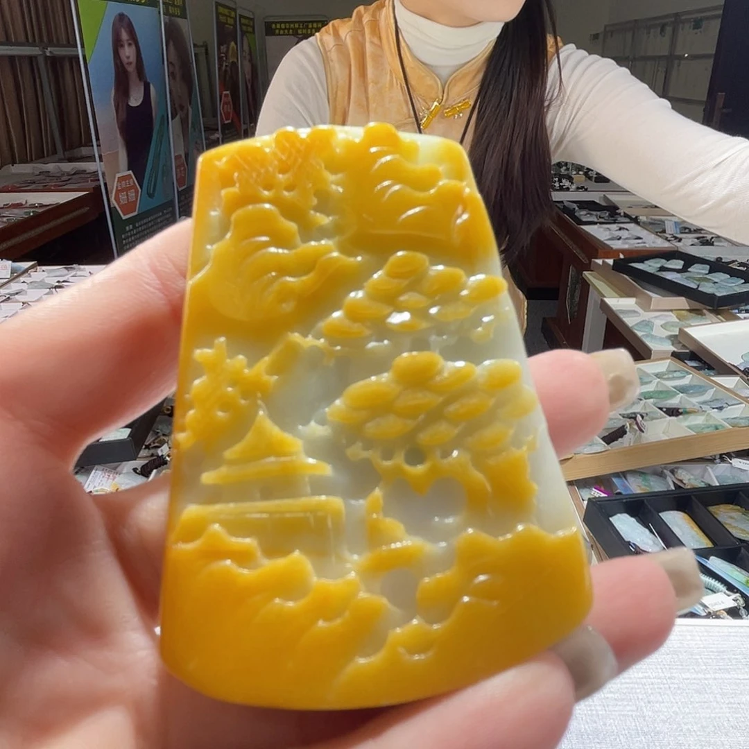 翡翠未镶嵌颈饰一