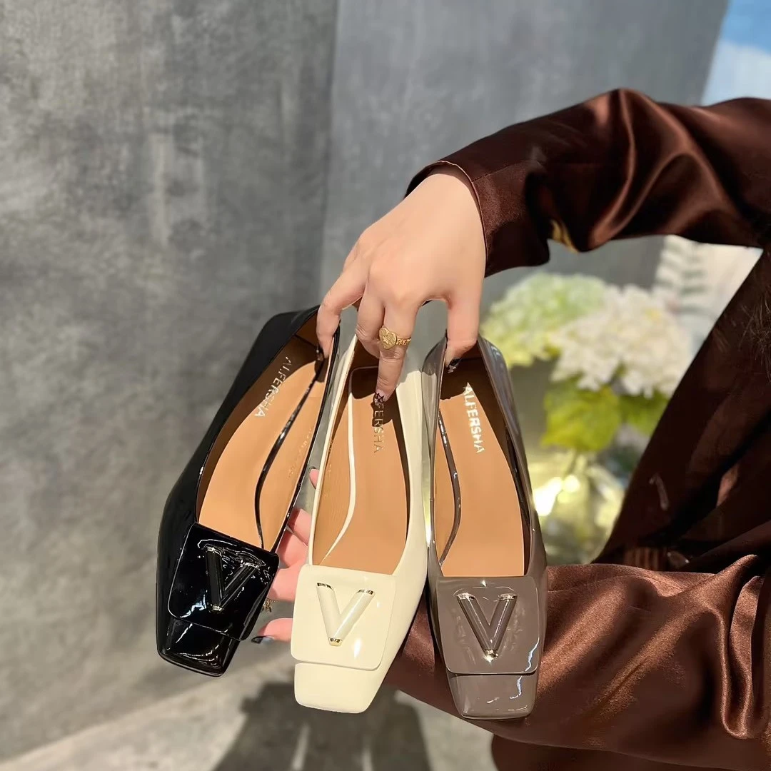 阿芙莎广系联名款923661新款法式气质V标简约百搭方头下高跟单鞋B