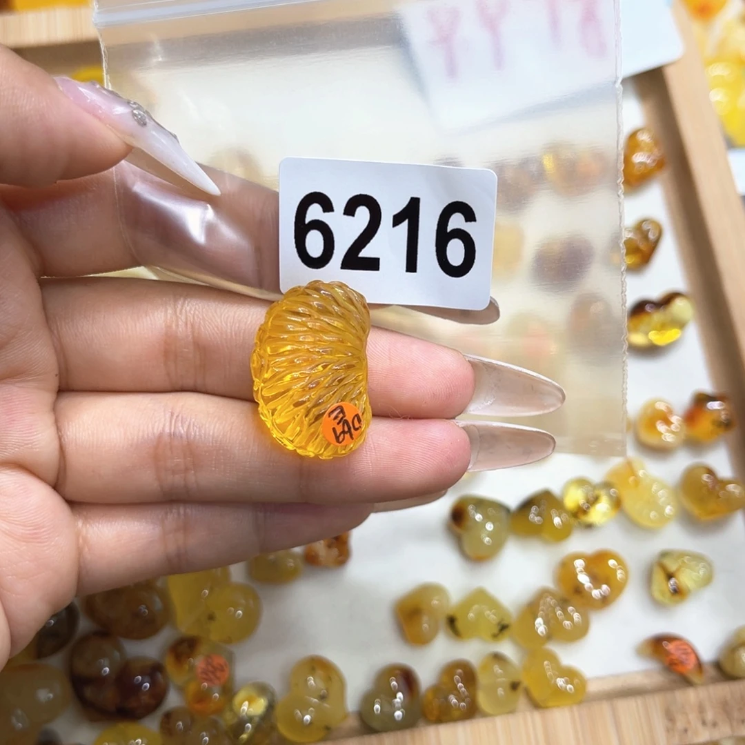 未镶嵌琥珀珠宝奇石