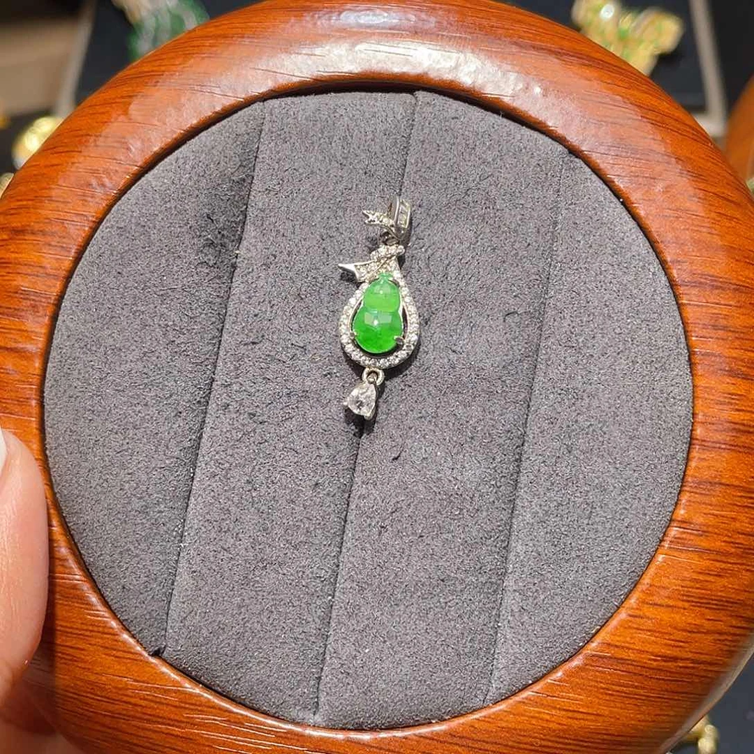 颈饰银S925镶嵌翡翠