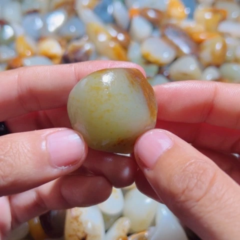 和田玉（糖玉）手链未镶嵌爱****蛋