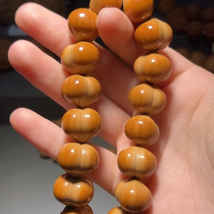 把件文玩核桃屁桃手持228