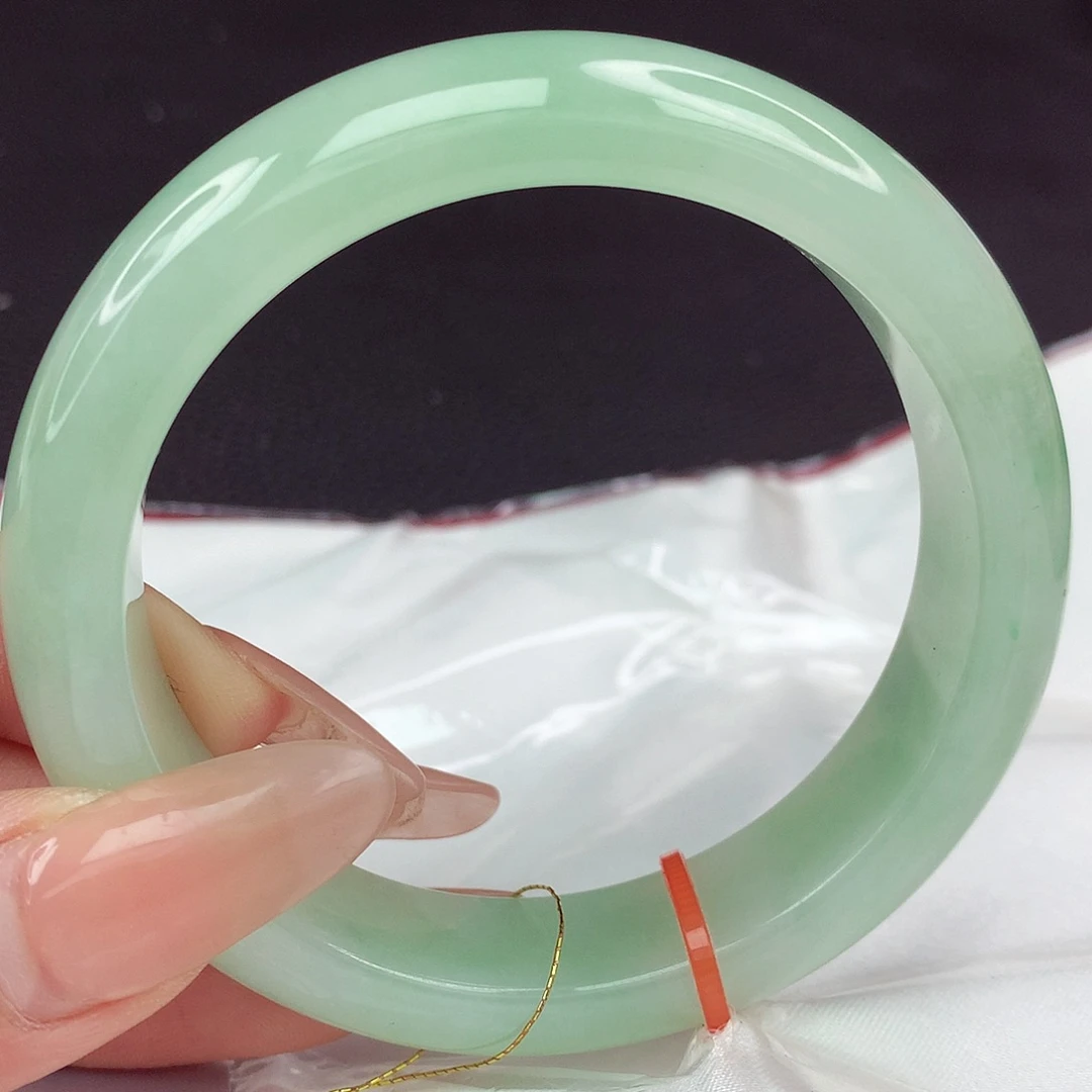 翡翠手镯未镶嵌57圈877宽版