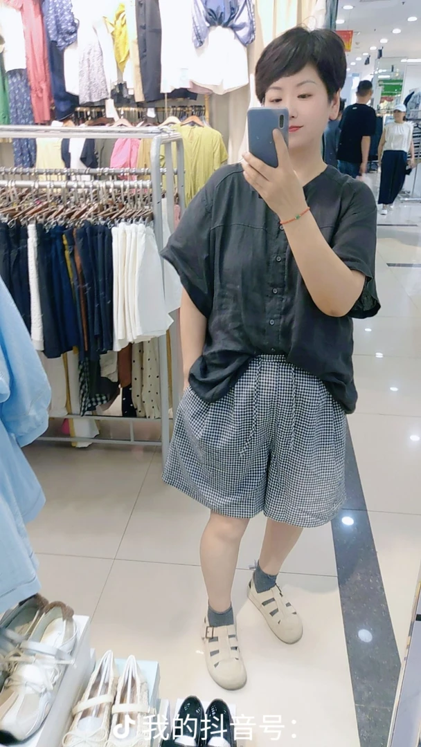 晶姐家小格子松紧腰短裤