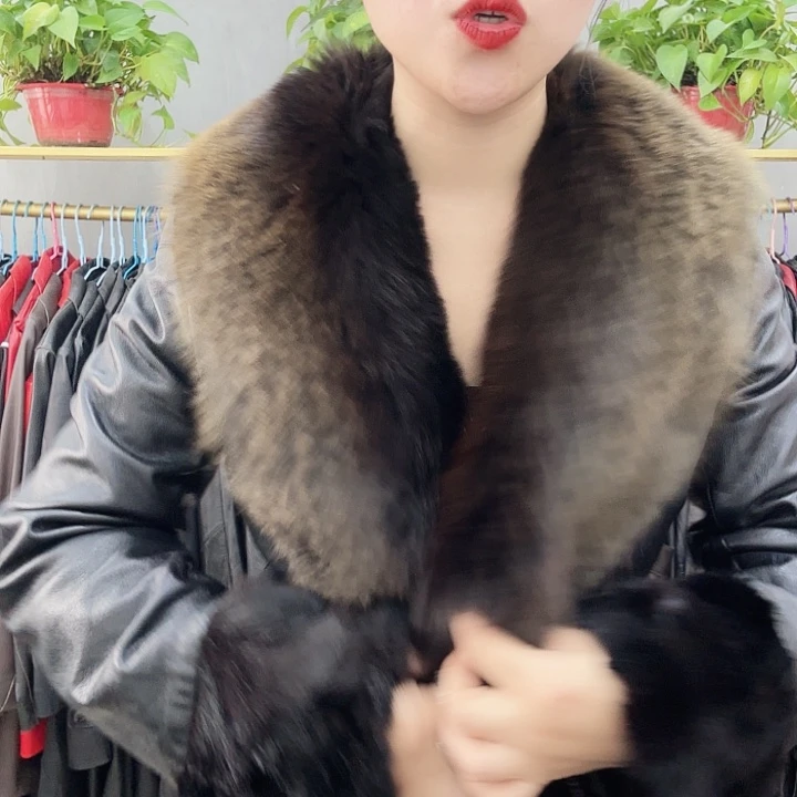 皮草外套的设计也很好看