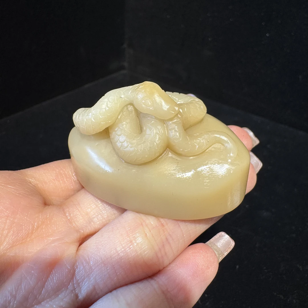 寿山芙蓉石/蛇。尺寸3-5.5-3.5厘米