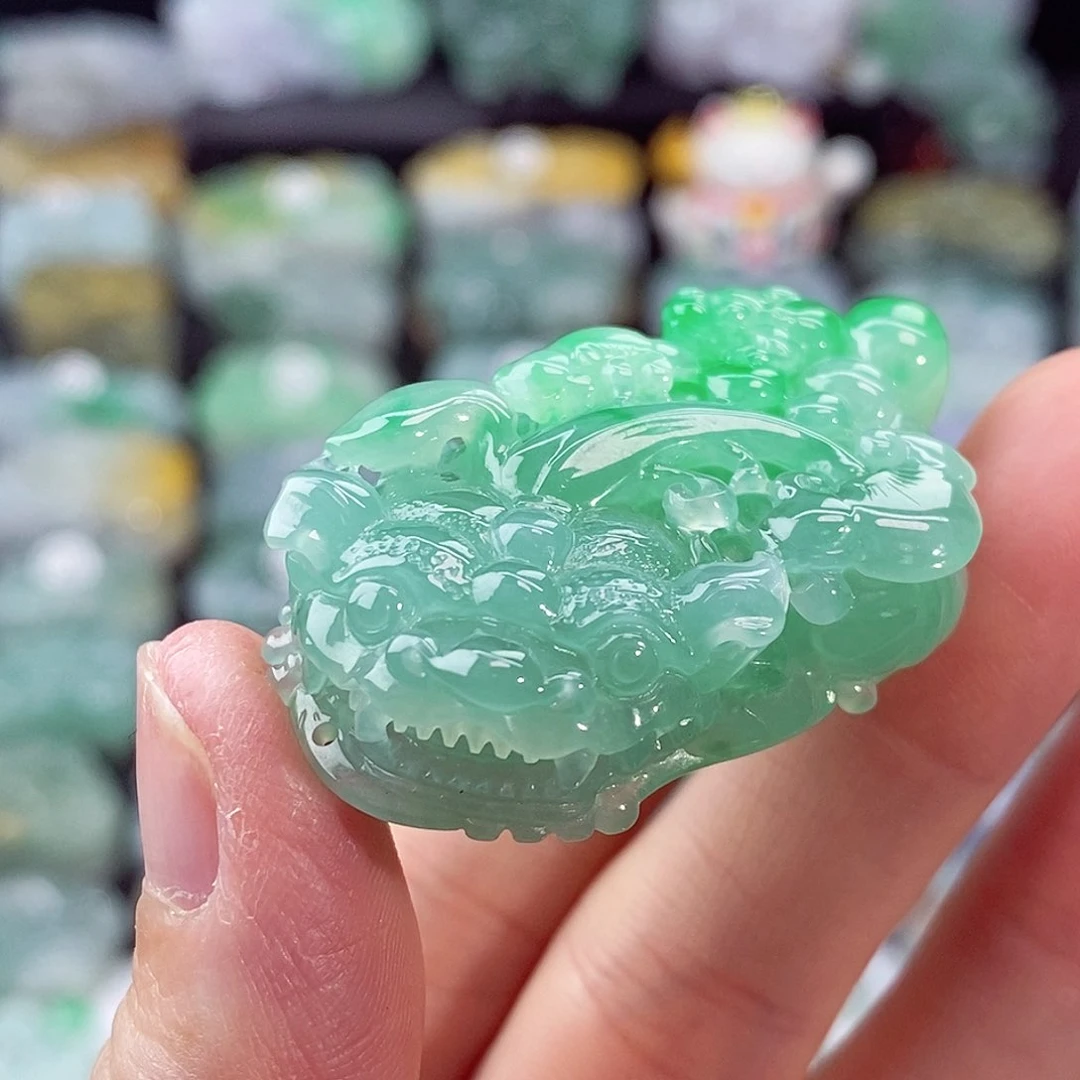 颈饰未镶嵌翡翠天然