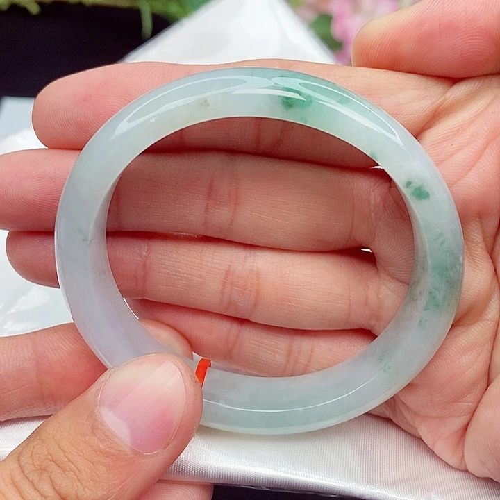 翡翠手镯未镶嵌55圈口