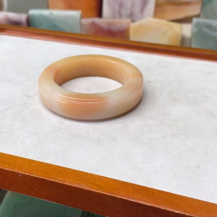 石英岩玉未镶嵌手镯