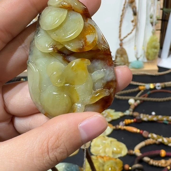 x***g蛇纹石玉未镶嵌颈饰