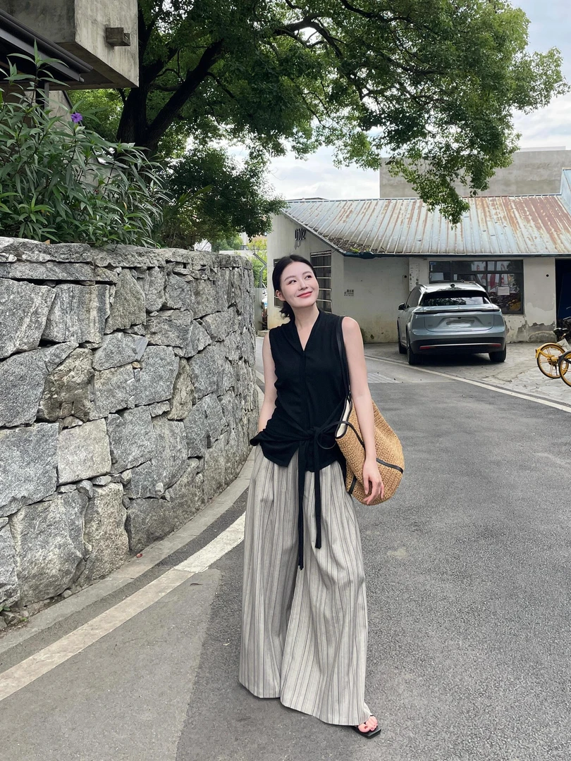 夏季新款老钱风穿搭设计感气质黑色无袖上衣高腰条纹阔腿裤套装女