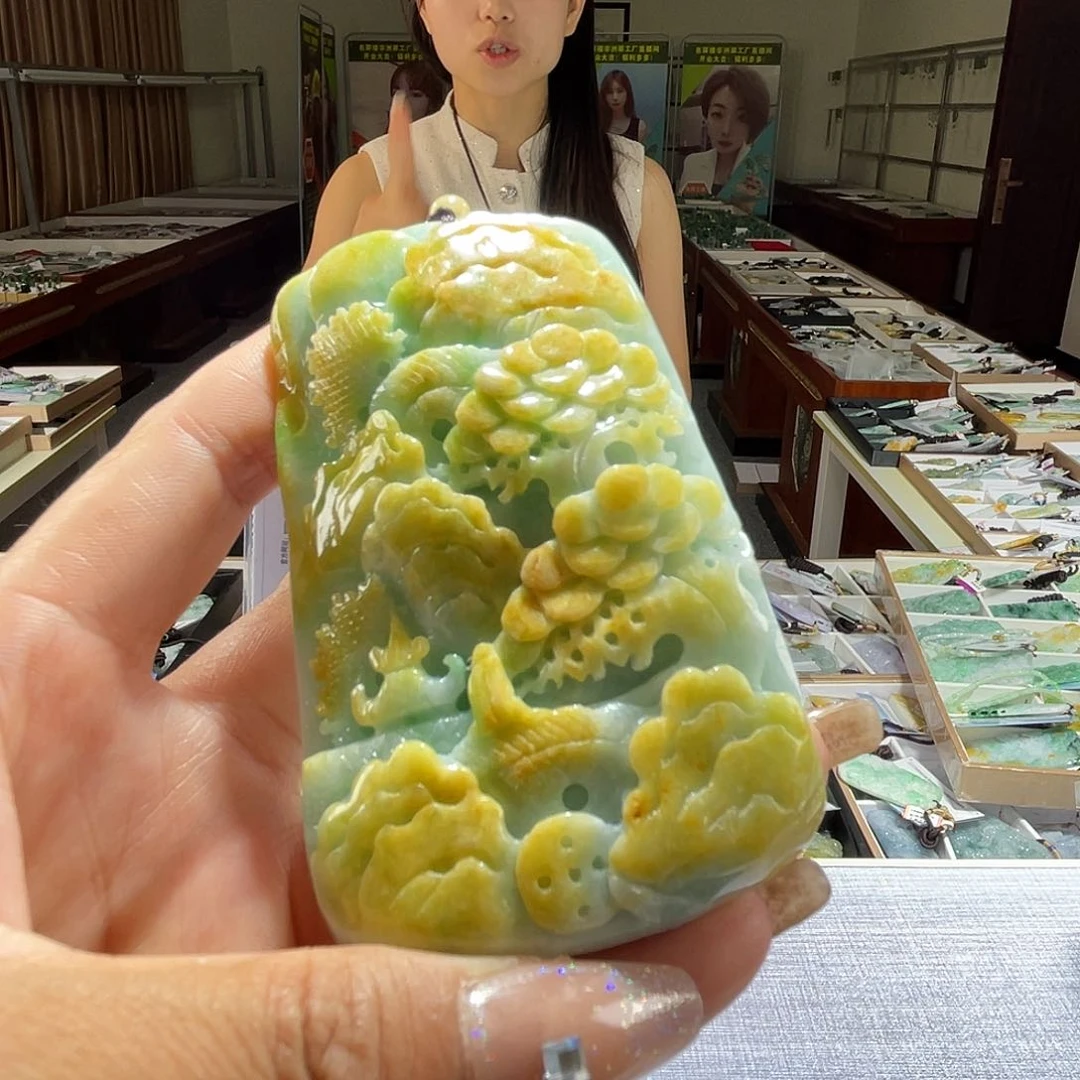 翡翠未镶嵌颈饰一