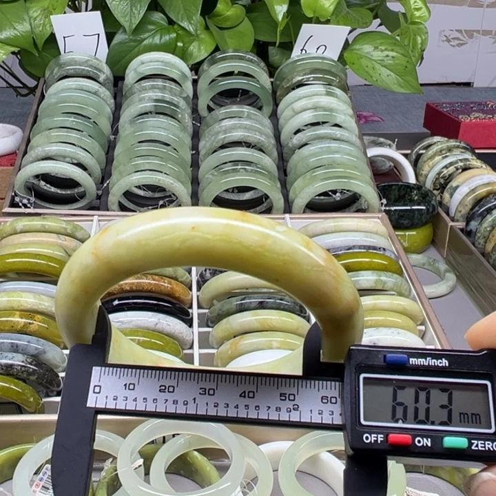 蛇纹石玉未镶嵌手镯28