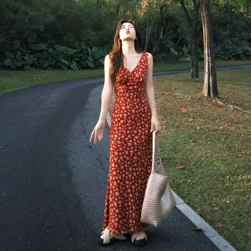 巨好看的红色碎花辣妹吊带裙子女夏季海边度假别致独特漂亮连衣裙