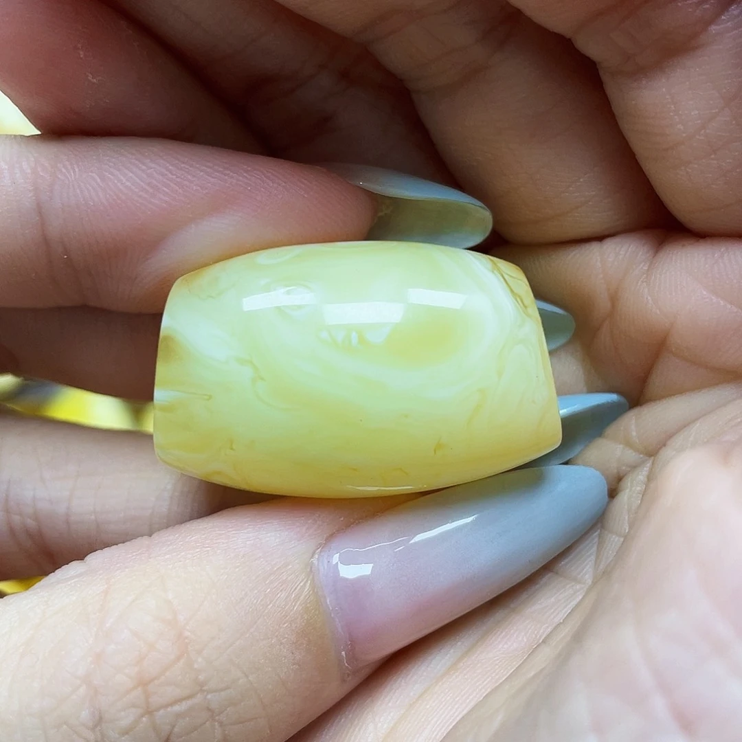 未镶嵌琥珀珠宝奇石33*20.6*17.7mm微瑕