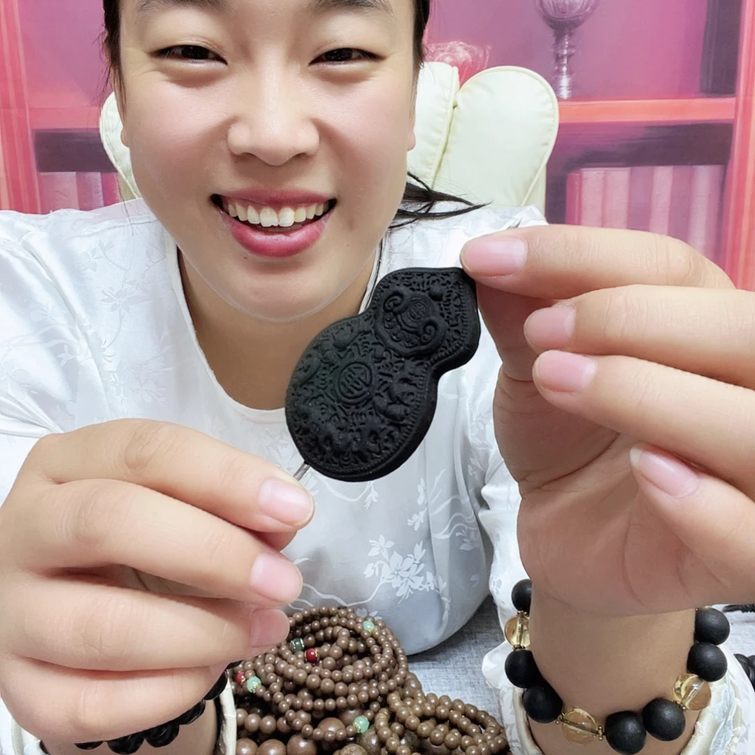 恋***生黑龙涎牌子车挂一个