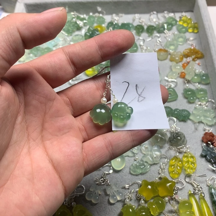 蛇纹石玉耳钉足银镀金镶嵌想***哥