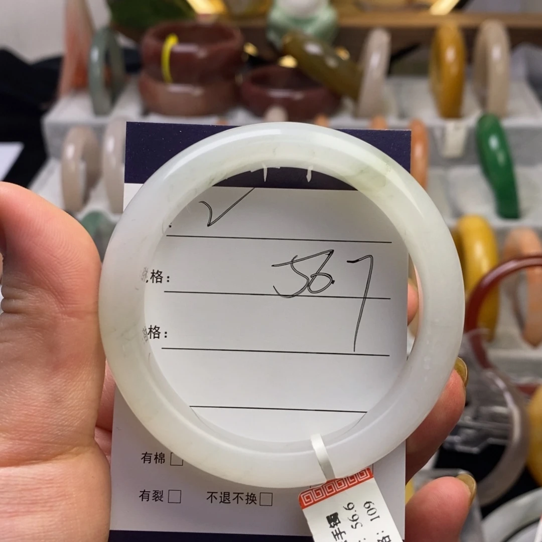 石英质玉手镯未镶嵌