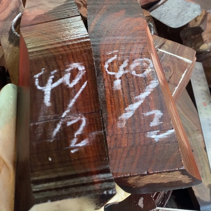 交趾黄檀（大红酸枝）东**言