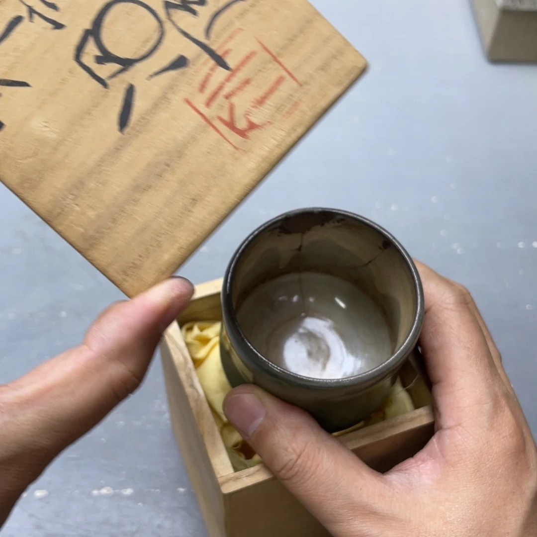 用***3瓷片密密麻麻地铺满一