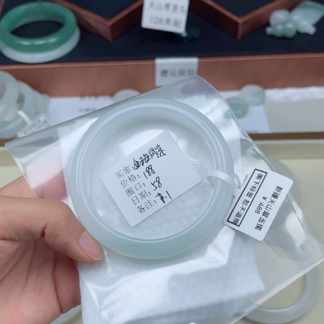 石英质玉手镯未镶嵌
