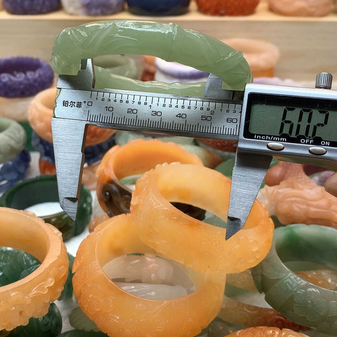 未镶嵌手镯石英质玉