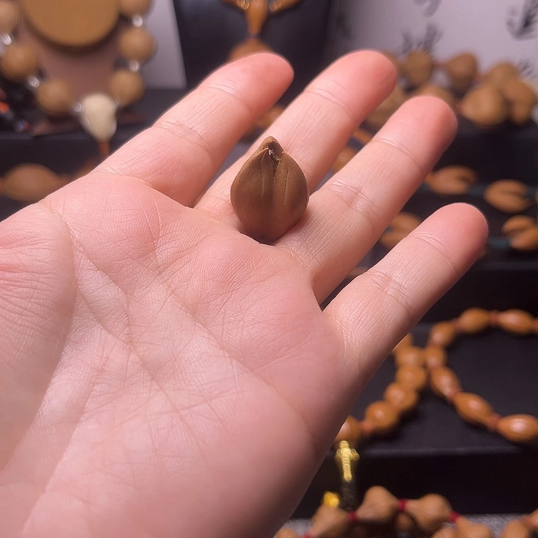 上***下手串橄榄核玉兰花