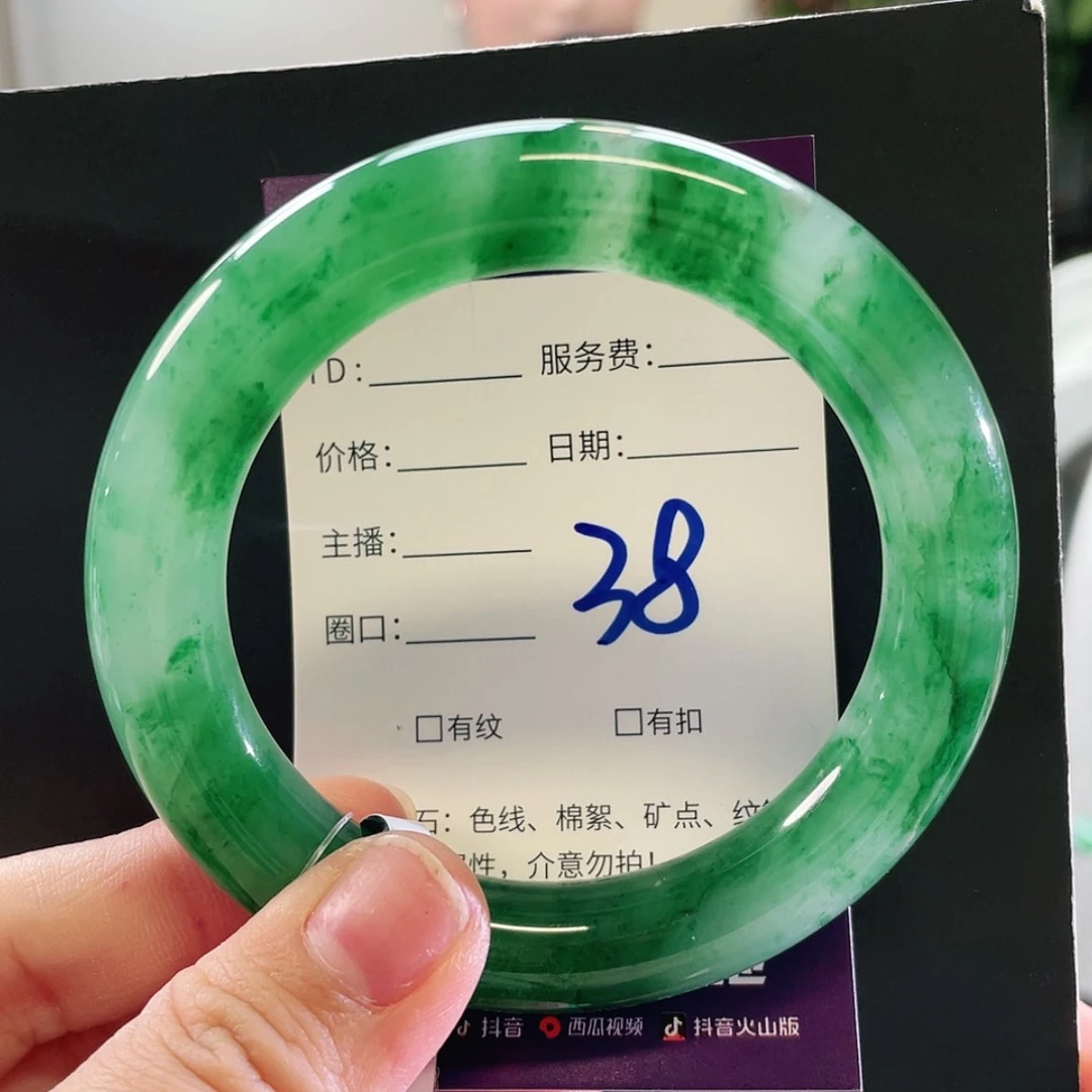 【闪购商品】未镶嵌手镯石英质玉