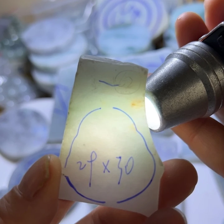 翡翠未镶嵌颈饰翡翠片料