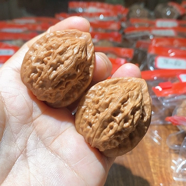 文玩核桃吊坠大红袍