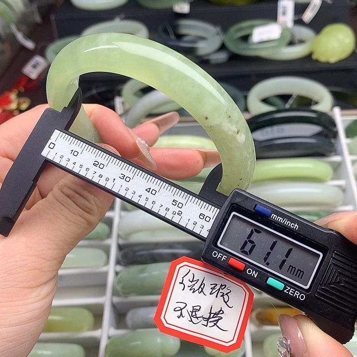 蛇纹石玉手镯未镶嵌644