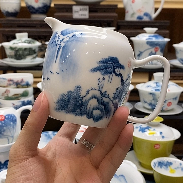 手绘揽胜山水公道杯260cc釉下彩微瑕福利款