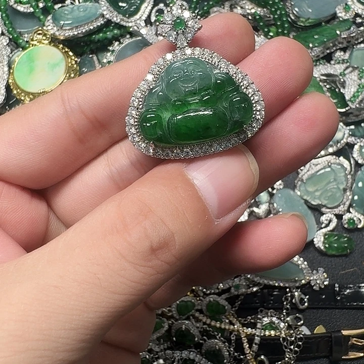 翡翠未镶嵌颈饰天然A货翡翠放漏