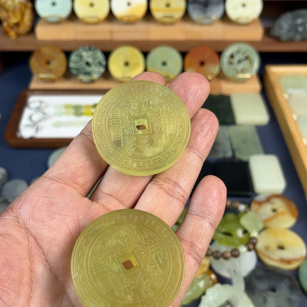 E***辰蛇纹石玉未镶嵌颈饰