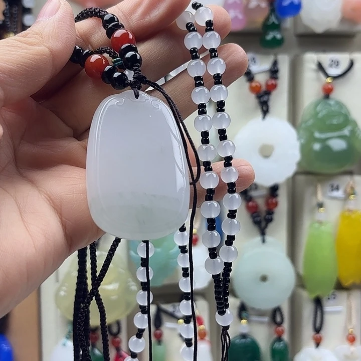 思***思石英质玉未镶嵌颈饰