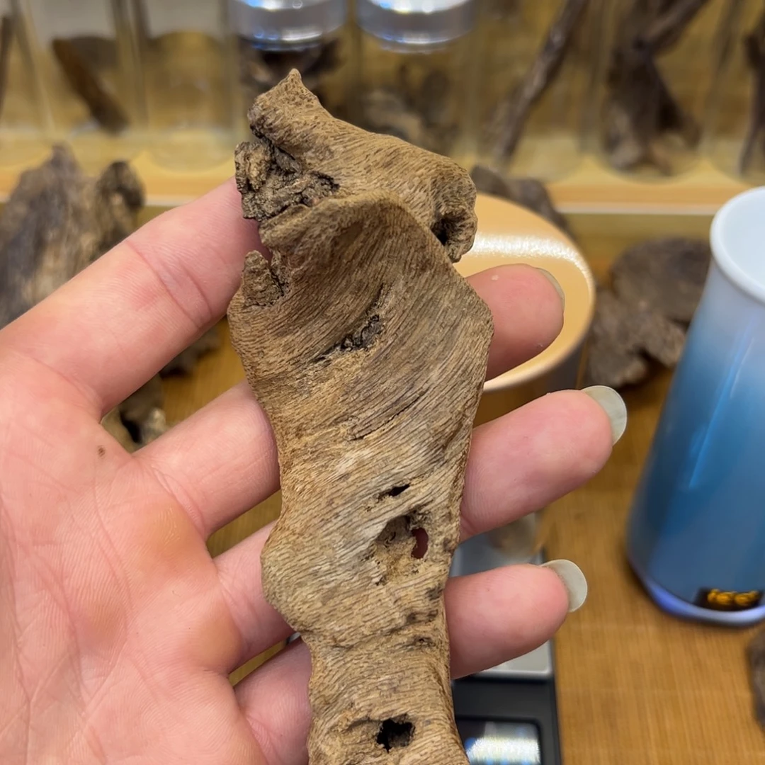 杰***仔香港天然土沉鸡母虫漏香18.7g