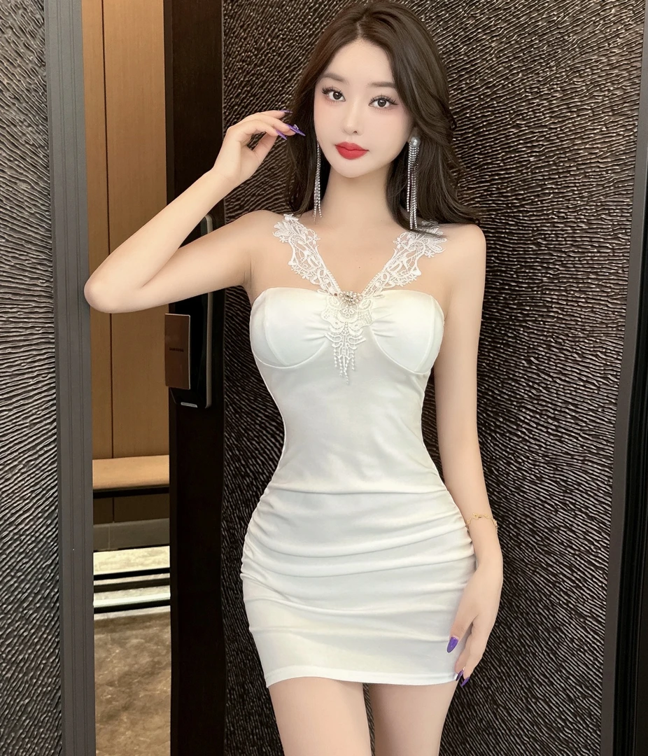 白色V领蕾丝拼接棉质短款包臀裙时尚性感露锁骨修身显瘦连衣裙女