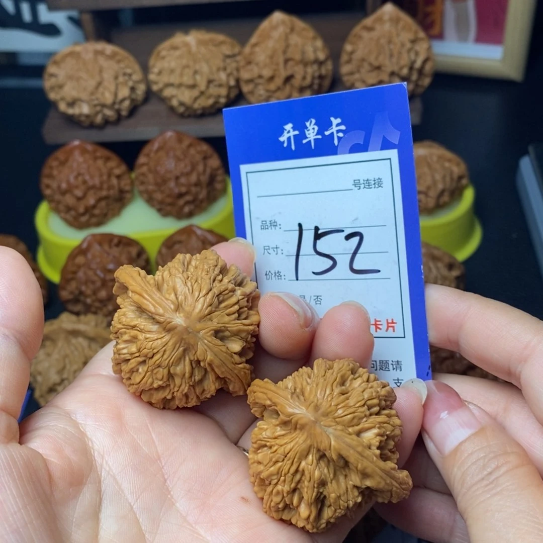 文玩核桃把件44虎头152