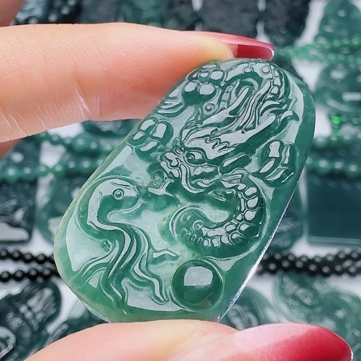 颈饰未镶嵌翡翠天然的A货翡翠多样性发其一
