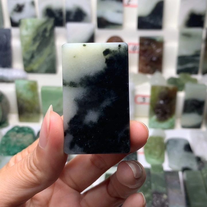 独山玉未镶嵌颈饰