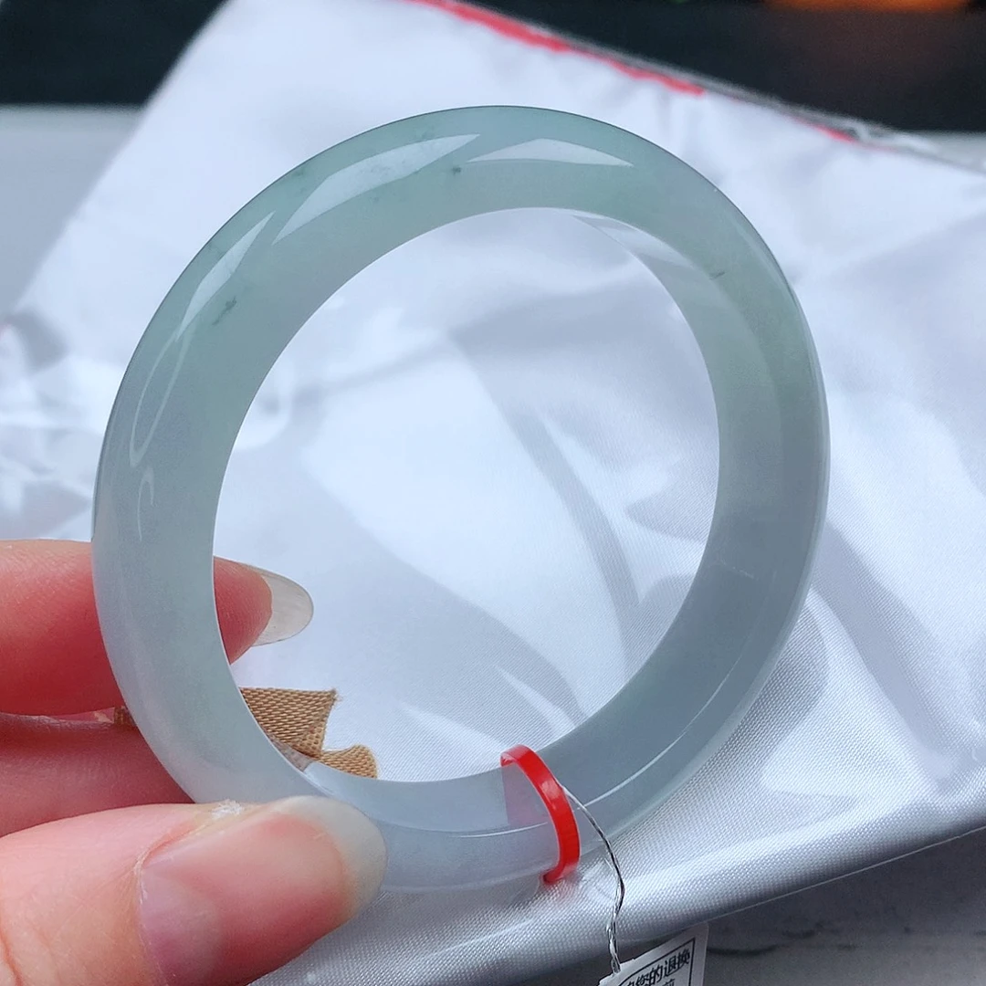 翡翠手镯未镶嵌55圈