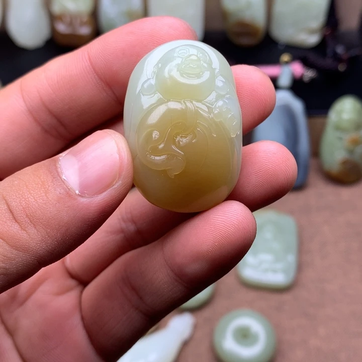 b***y和田玉（糖玉）未镶嵌颈饰